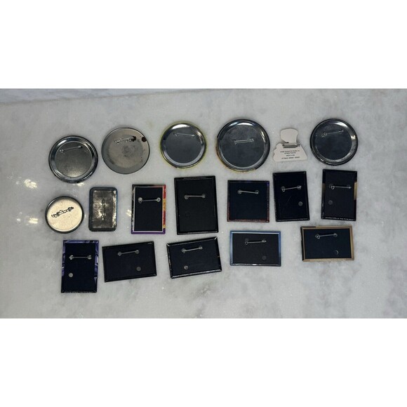 LOT OF 18 VINTAGE WALMART ADVERTISING PINS MOVIES - Picture 16 of 16